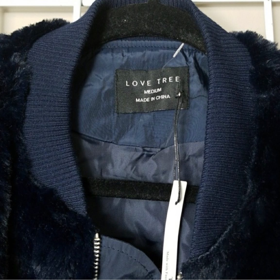 เสื้อเฟอร์กันหนาว หมวกฮู้ด เสื้อขน (FLUFFY COAT) แบรนด์ LOVE TREE