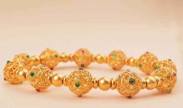 สร้อยข้อมือ ทองชุบ 18 K ลายไทยโบราณ ลูกปัดทรงกลม แกะลาย ดอกไม้ แบบไทย สร้อยข้อมือทอง 570962