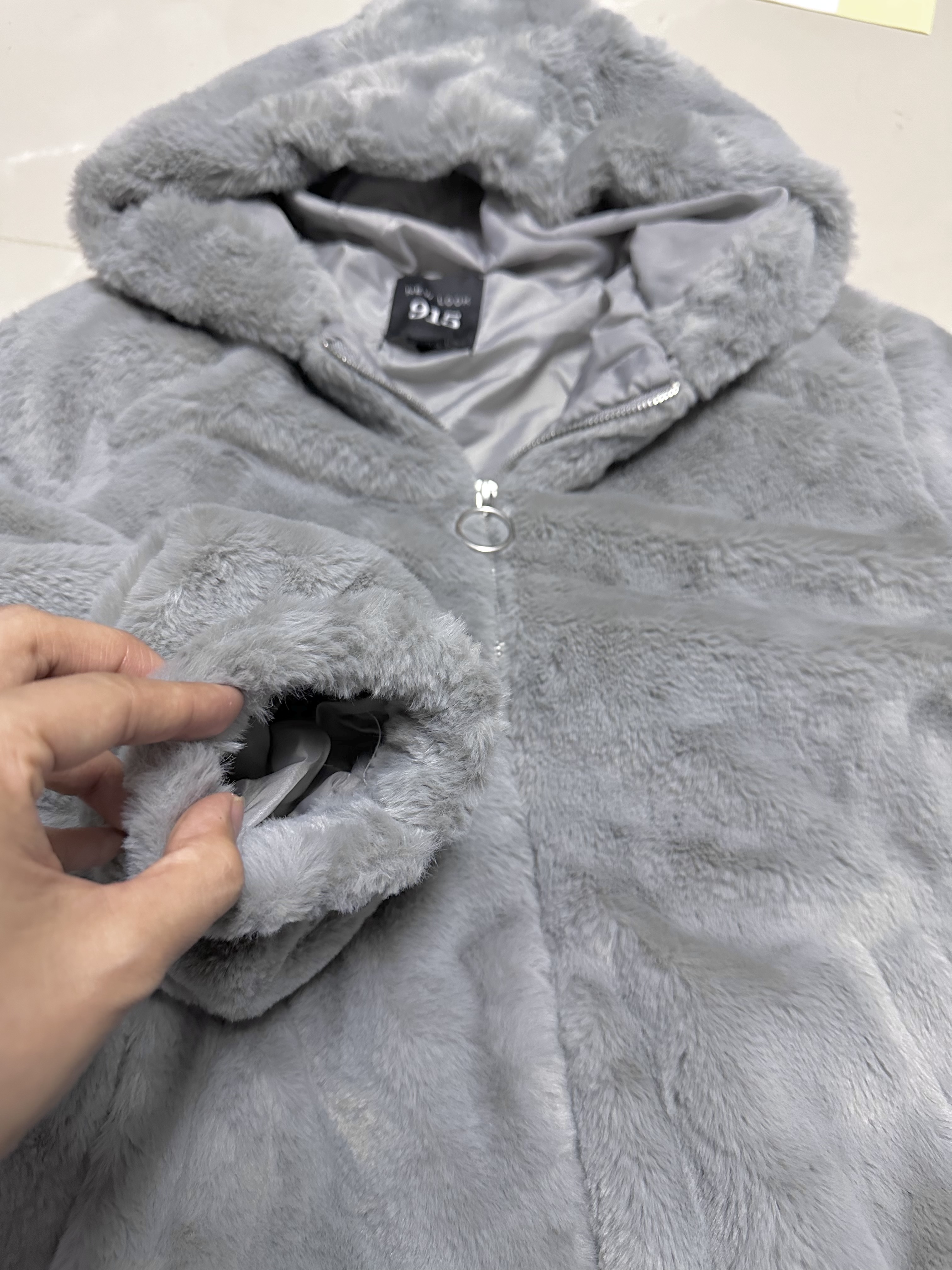 915 เสื้อเฟอร์กันหนาว หมวกฮู้ด เสื้อขน Fluffy coat แบรนด์ New look 915สำเนา เทา