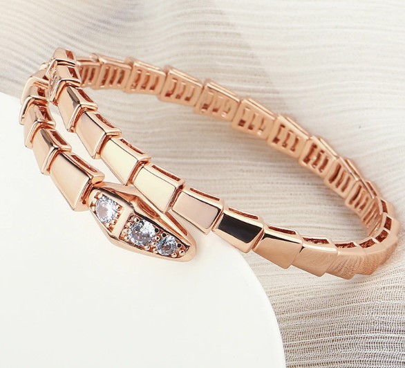 กำไลข้อมือ แฟชั่นผู้หญิง ดีไซน์ เป็น ตัวงู ฝังเพชร สุดหรู สีเงิน และ สี Rose gold กำไลฝังเพชร 609465