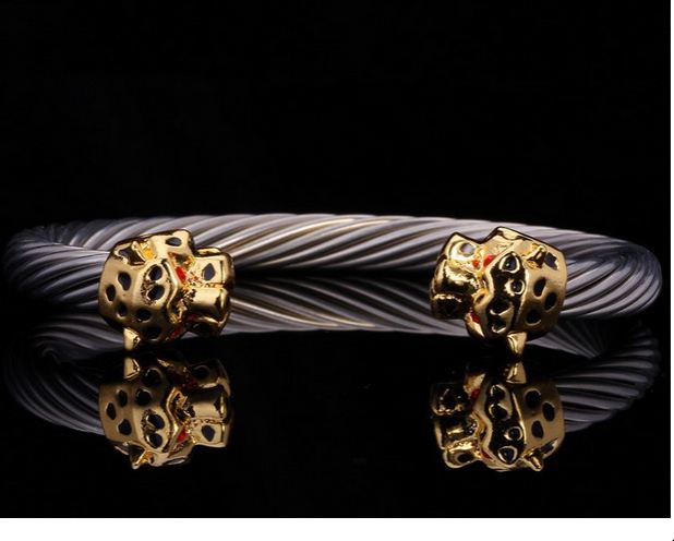 สร้อยข้อมือ กำไลข้อมือ หัวเสือดาว แบบสวย มีสไตล์ กำไลข้อมือ เกลียว ทอง 18 K ดีไซน์ เป็น หัว เสือดาว 2 ข้าง แบบเท่ ๆ สวยมากค่ะ 298419