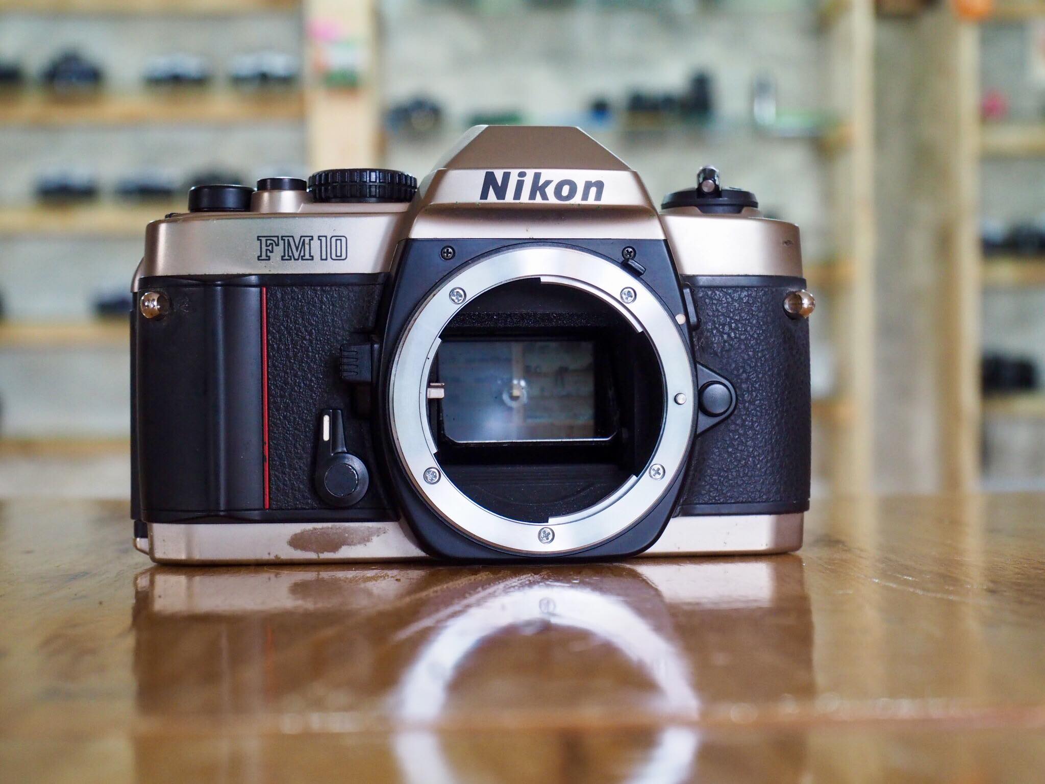 NIKON FM10