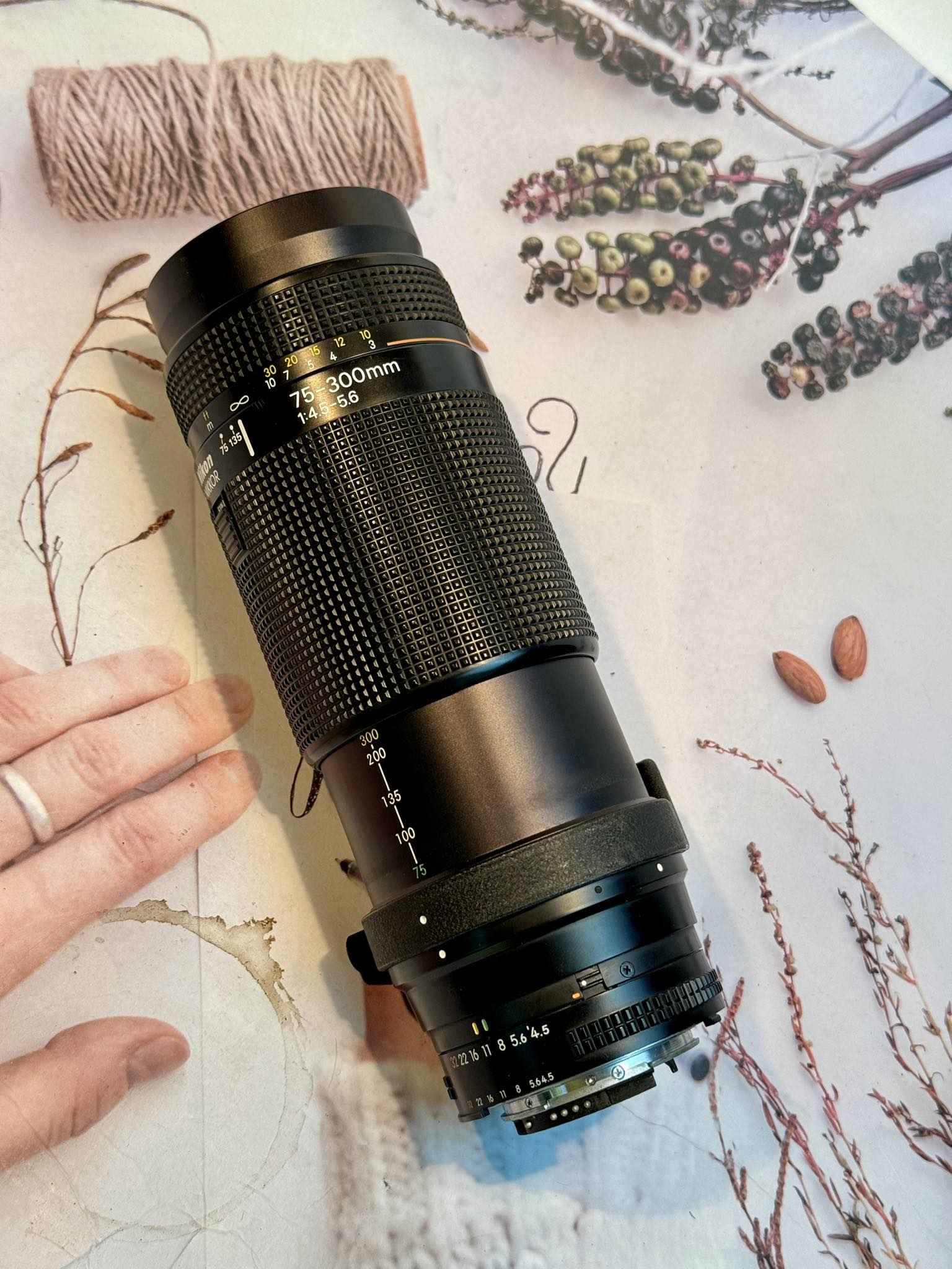 Nikon AF NIKKOR 75-300mm f/4.5-5.6 MACRO AIS MOUNT