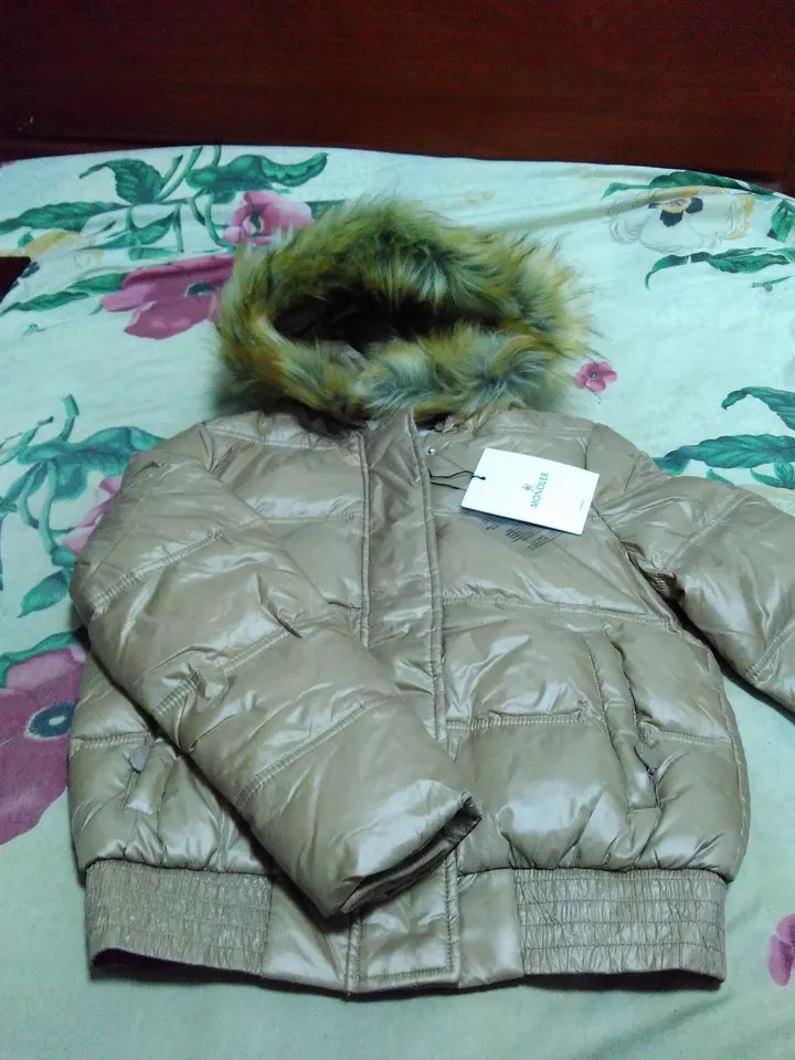 เสื้อกันหนาว ขนเป็ด แต่งหมวกฮูท สีนูท กากี MONCLER