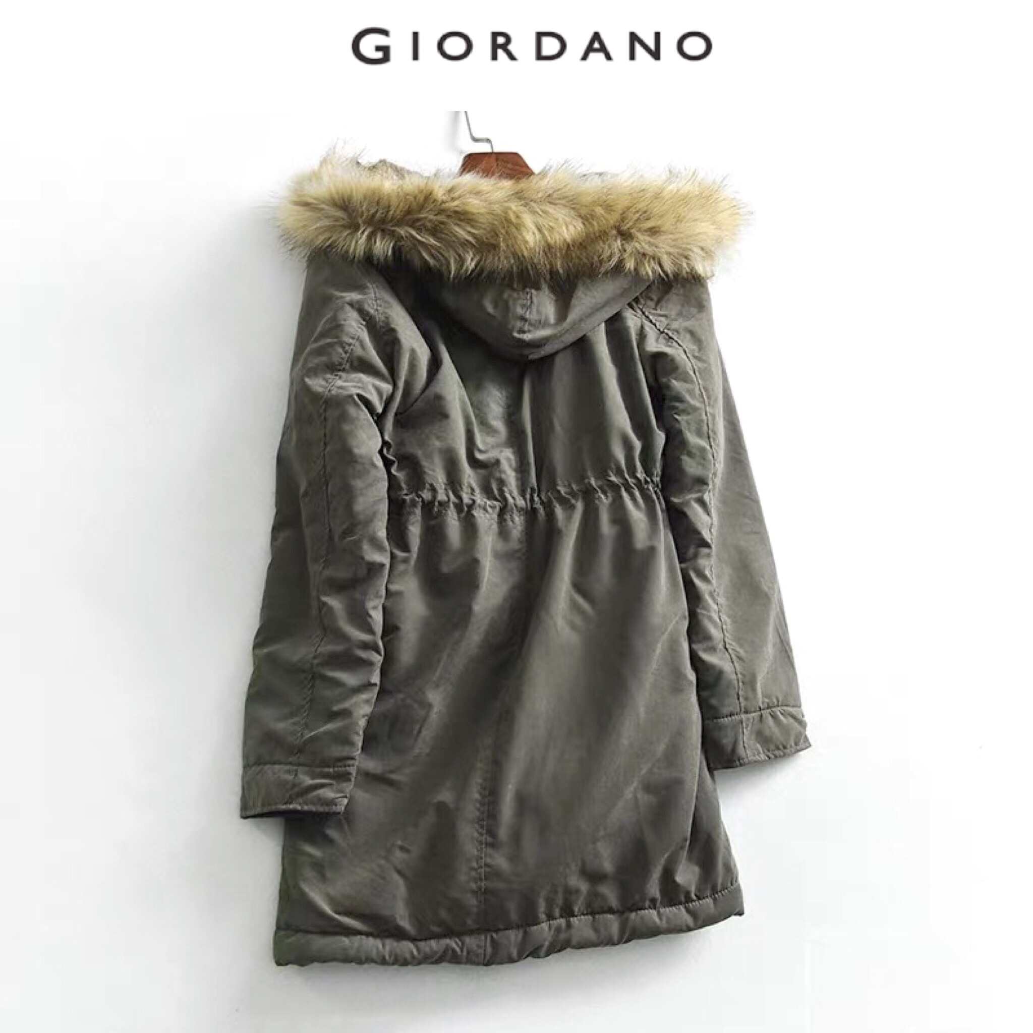 Giordano เสื้อโค้ทเฟอร์กันหนาว เสื้อฮู้ดปาร์กา โค้ทสีเขียว แต่งเฟอร์ (เฟอร์ถอดได้คะ) แบรนด์GIORDANO เขียว