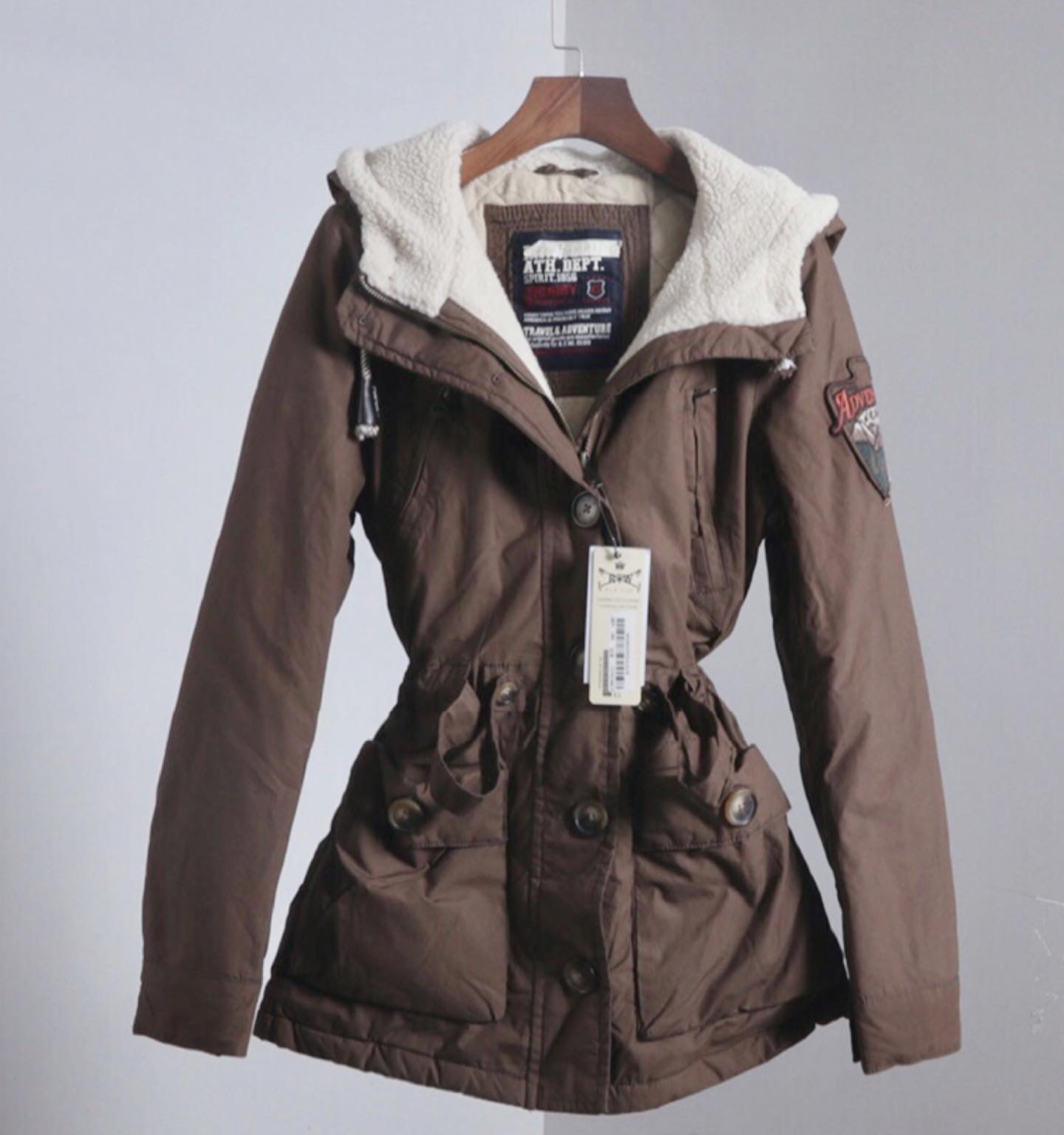 Rtw club เสื้อกันหนาว parka ปาร์ก้า โค้ทกันหนาว เสื้อฮูทเฟอร์ สีน้ำตาล แบรนด์ R.T.W. club ATH Dept แต่งขนเฟอร์ ซับขนอุ่นด้านใน น้ำตาล