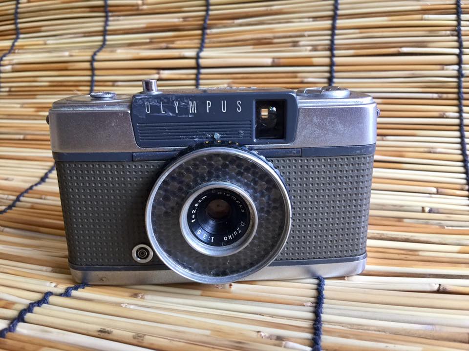 OLYMPUS PEN-EE OLYMPUS D. ZUIKO 28MM. F3.5