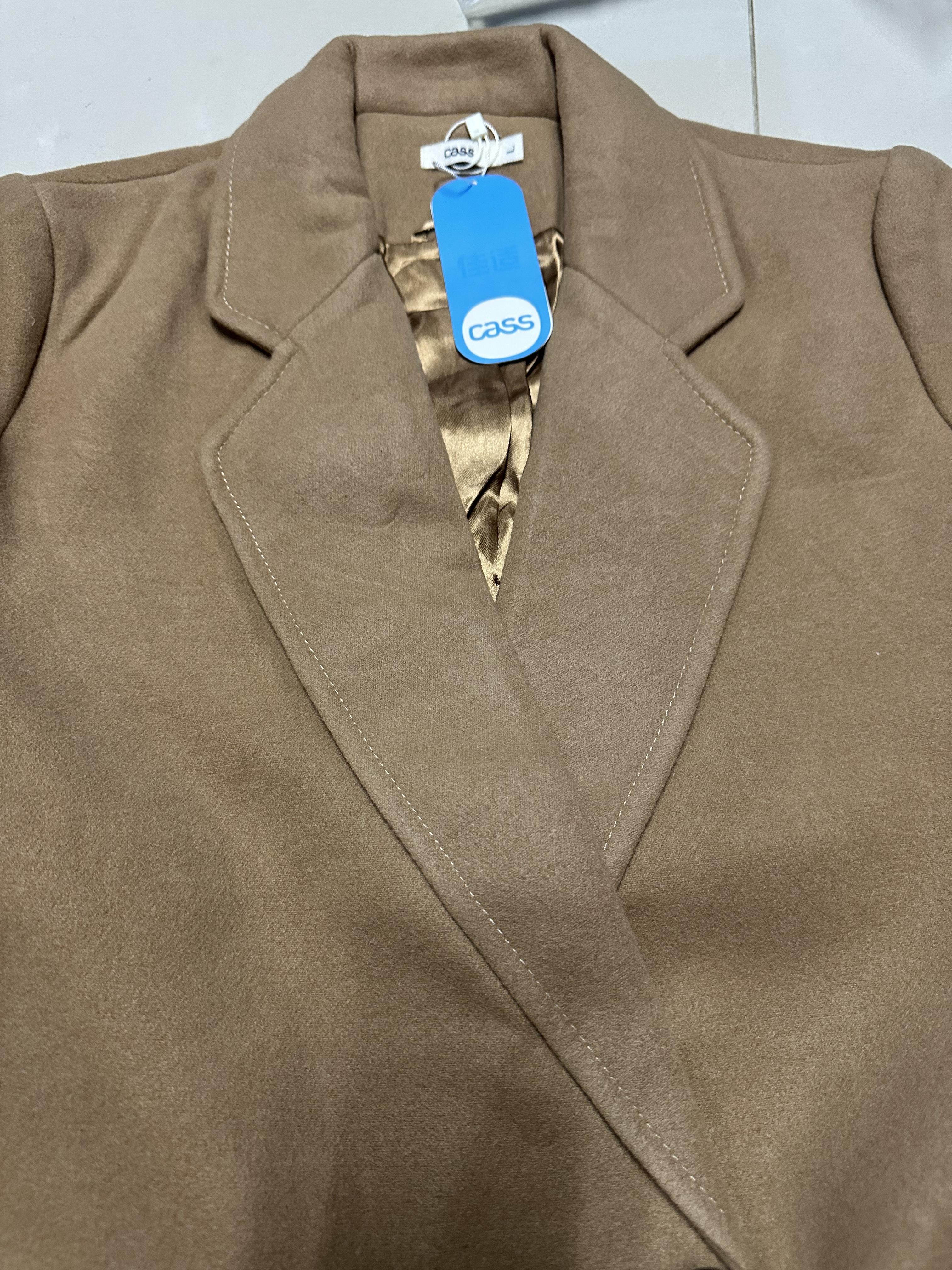 Cass เสื้อโค้ท เสื้อกันหนาว เนื้อผ้าสักหลาดวูล สีนู้ดกะปิ แบรนด์ CASS