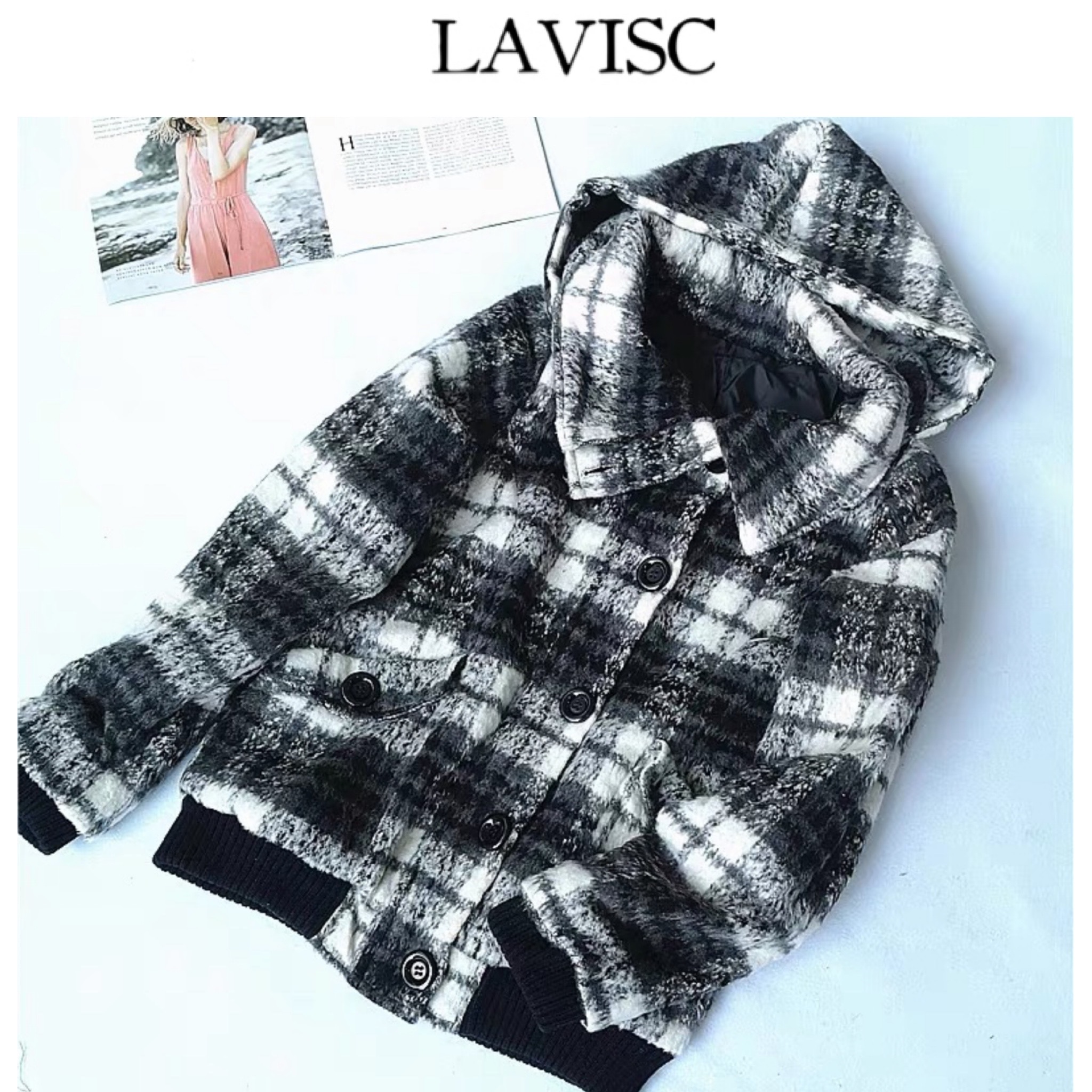 เสื้อโค้ท กันหนาว ฮู้ด ลายchecked สีขาวดำ แบรนด์ LAVISC (JAPan) หมวกฮู้ดถอดได้คะ