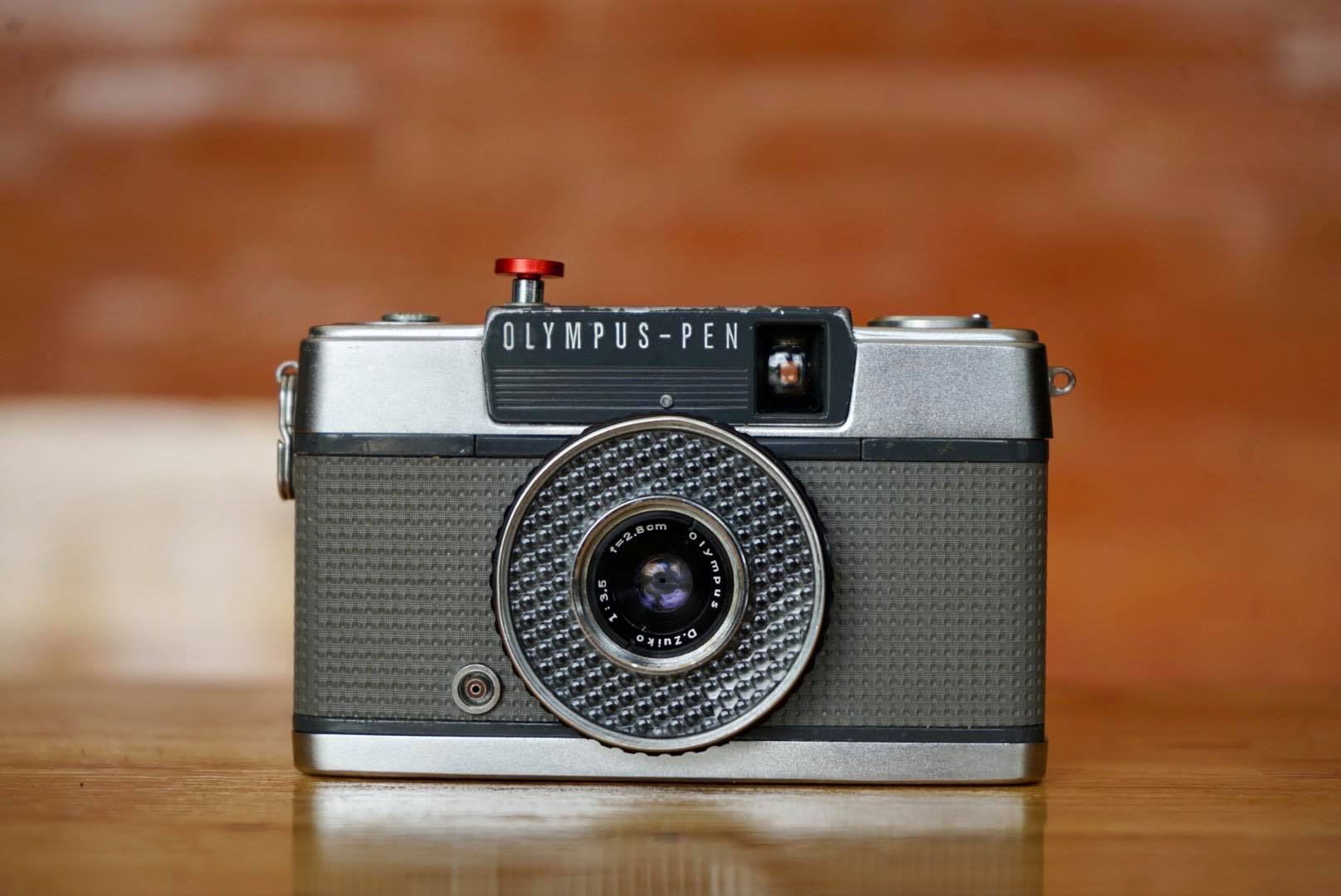 OLYMPUS PEN EE SECOND EDITION OLYMPUS D.ZUIKO 28MM. F3.5