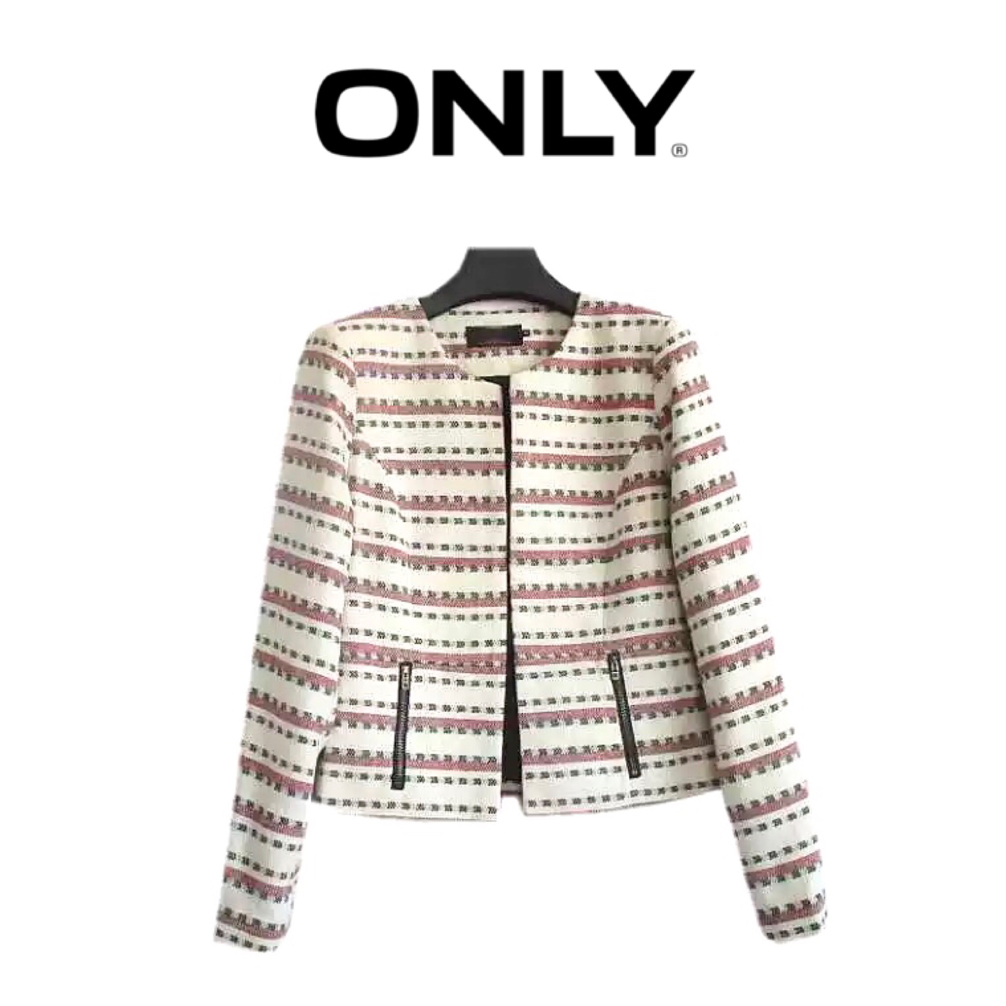 ONLY เสื้อนอก เสื้อคลุม ชุดทำงาน เสื้อนอกเนื้อผ้าทอ แบรนด์ ONLY สีขาวครีม แต่งลายแถบ งานสวย มากคะ SIZE S/M/L ครีม