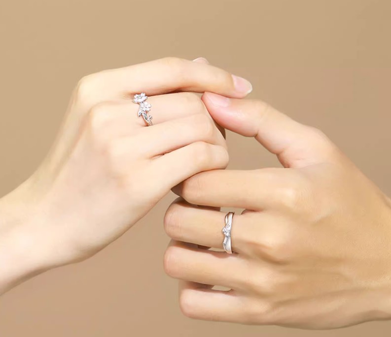 แหวนคู่รัก แหวนเงินแท้ 999 แบบปรับไซต์ได้ ออกแบบเป็น คู่ ภูเขา กับ ดอกไม้ แหวนคู่ ความหมายดีๆ 770502