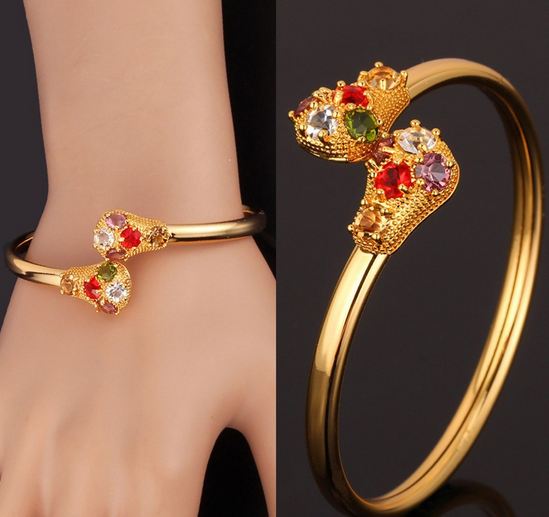 สร้อยข้อมือ ผู้หญิง สร้อยข้อมือทอง 18 K ดีไซน์ ฝังเพชร พลอย คริสตัลแท้ ออสเตเรีย ที่หัวกำไล กำไลข้อมือ ไฮโซ ใส่ออกงานหรู 433316