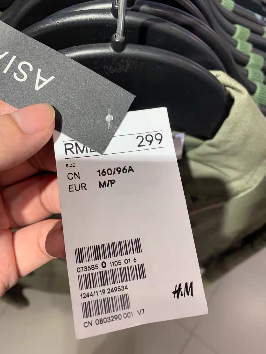 H&m เสื้อทหาร เสื้อเขียวทหาร ลายดอก เสื้อนอกแนวทหาร H&M (ตัดป้าย) แพทเทินสวย เท่ห์มาก คะ Size M สำเนา สำเนา เขียว