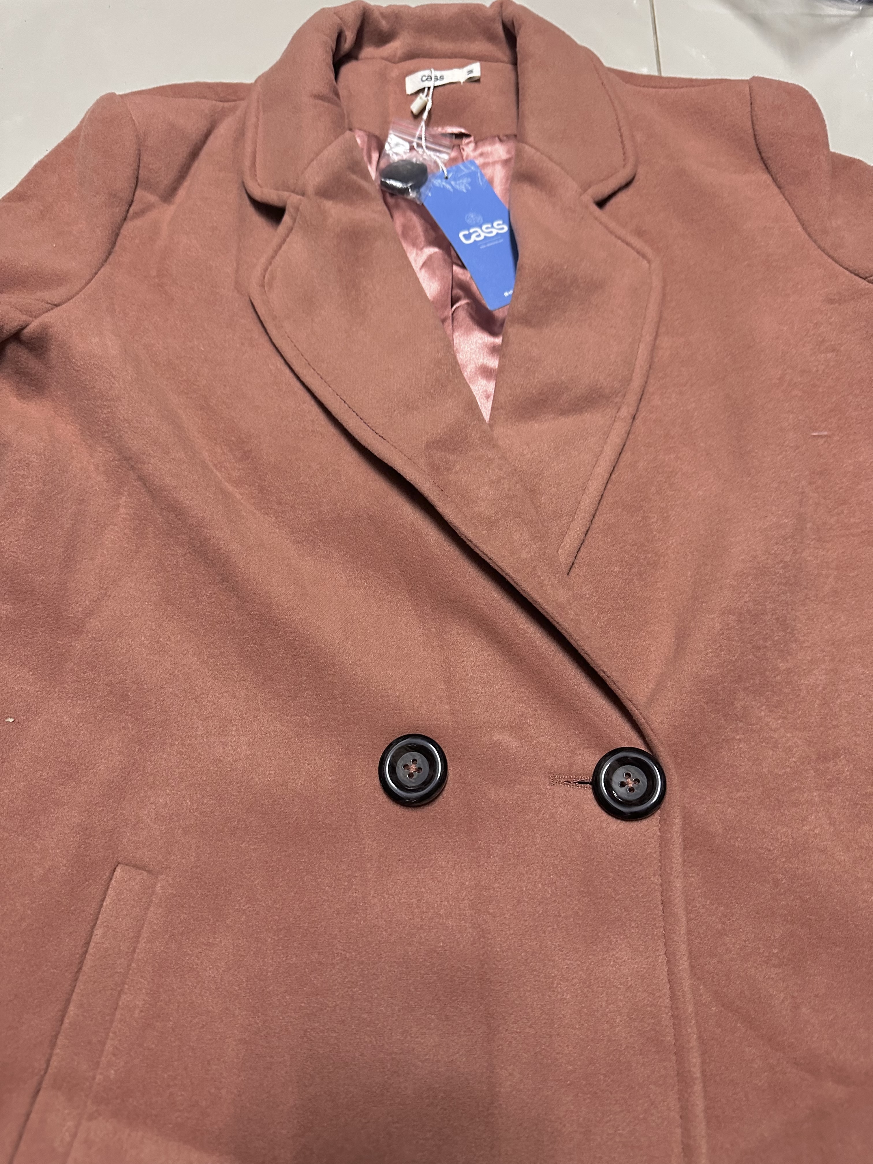 Cass เสื้อโค้ท เสื้อกันหนาว เนื้อผ้าสักหลาดวูล สีนู้ดกะปิ แบรนด์ CASS