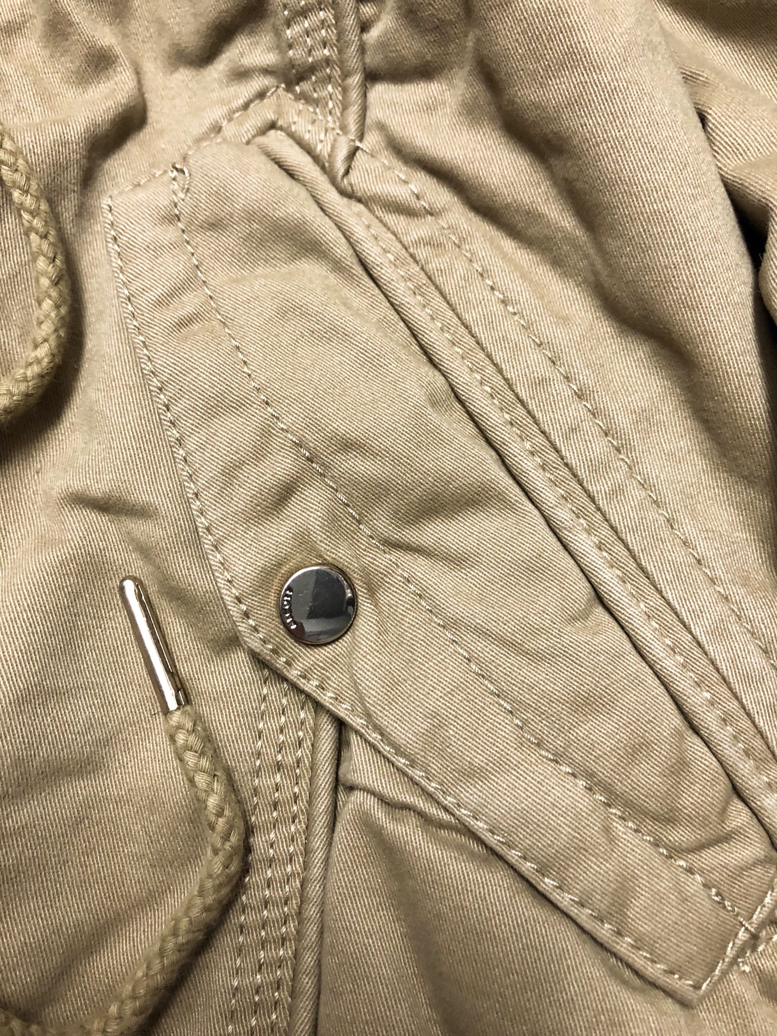 เสื้อกันหนาว เสื้อแนวPARKA กันหนาว แต่งฮูทติดเฟอร์ สีกากี แบรนด์เนม ALCOTT LOSANGELES UK แท้ ซับขนอุ่นสีขาว งานสวยเนี๊ยบมากคะ Size S/M/L /XL กากี