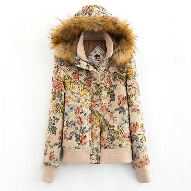 BELLFIELD เสื้อกันหนาว แต่งฮูท ติดเฟอร์ แบรนด์ดังอังกฤษ BELLFIELD ลายดอกสีนูทกากีอ่อน สวยหรู งานสวย เนี๊ยบมากคะ (จำนวนจำกัด ) (หมวกฮูทถอดได้คะ) Size S/M/L นูทกากีอ่อน