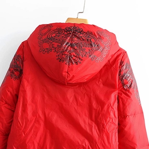 เสื้อฮูทขนเป็ด เสื้อฮู้ด กันหนาว สีแดงบุนวมอุ่น แต่งลายกราฟฟิค ERLI แดง