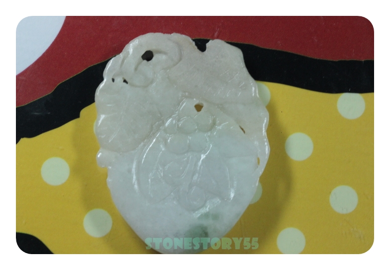 จี้หยกรูปลูกท้อ