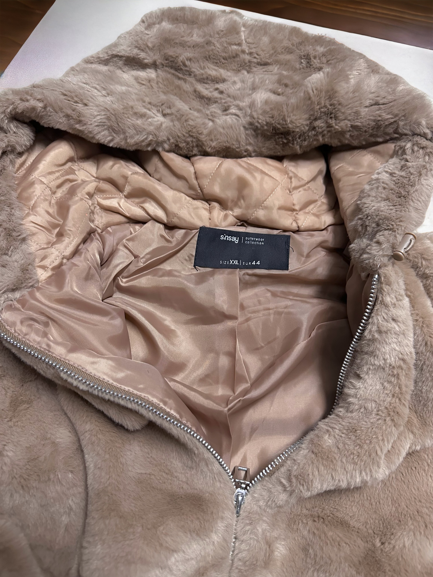 Sinsay เสื้อเฟอร์กันหนาว หมวกฮู้ด เสื้อขน Fluffy coat แบรนด์ SINSAY น้ำตาล