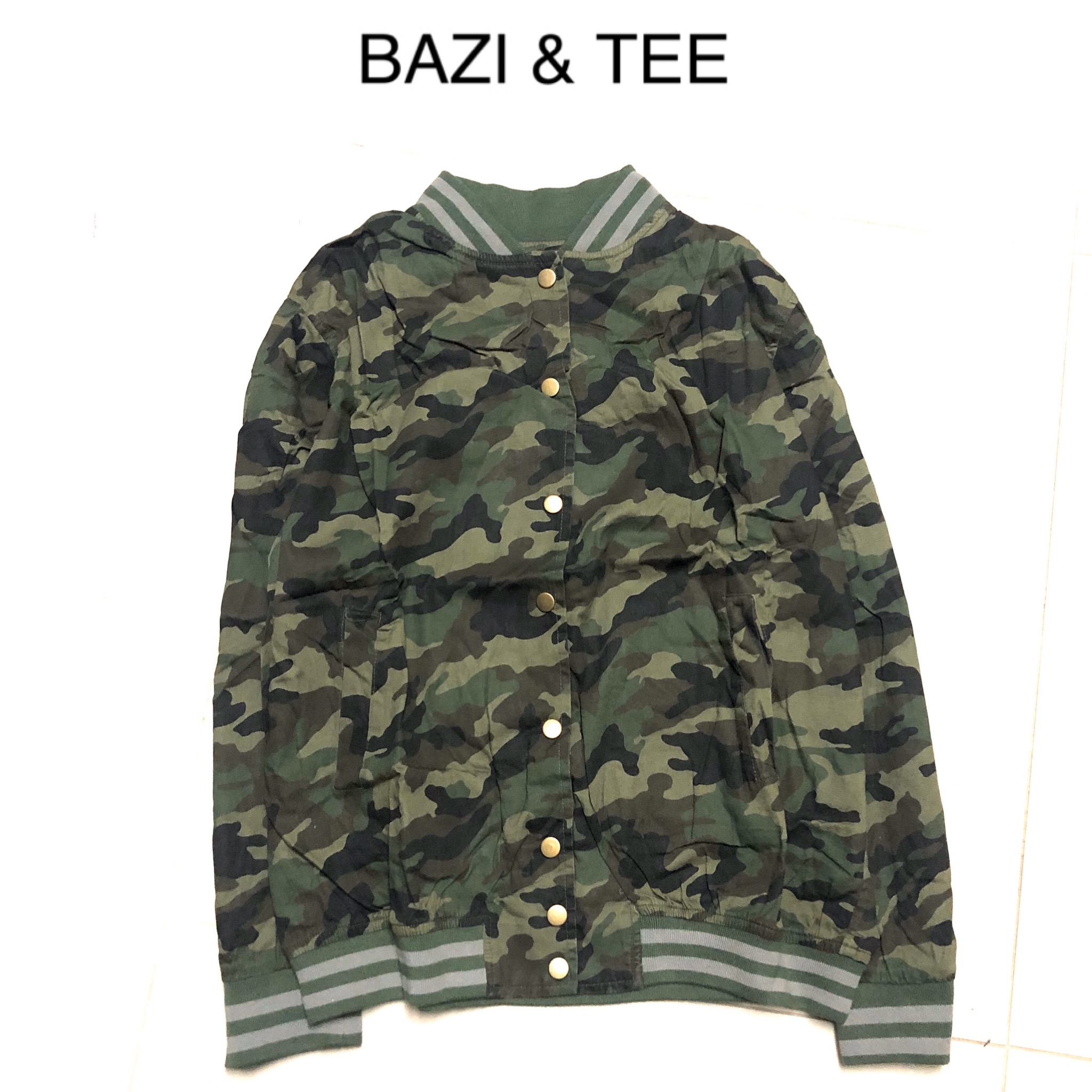 เสื้อเขียวทหาร เสื้อนอก เสื้อคลุมลายพราง แนวทหาร แพทเทินสวย เท่ห์มาก คะ สำเนา ลายพราง