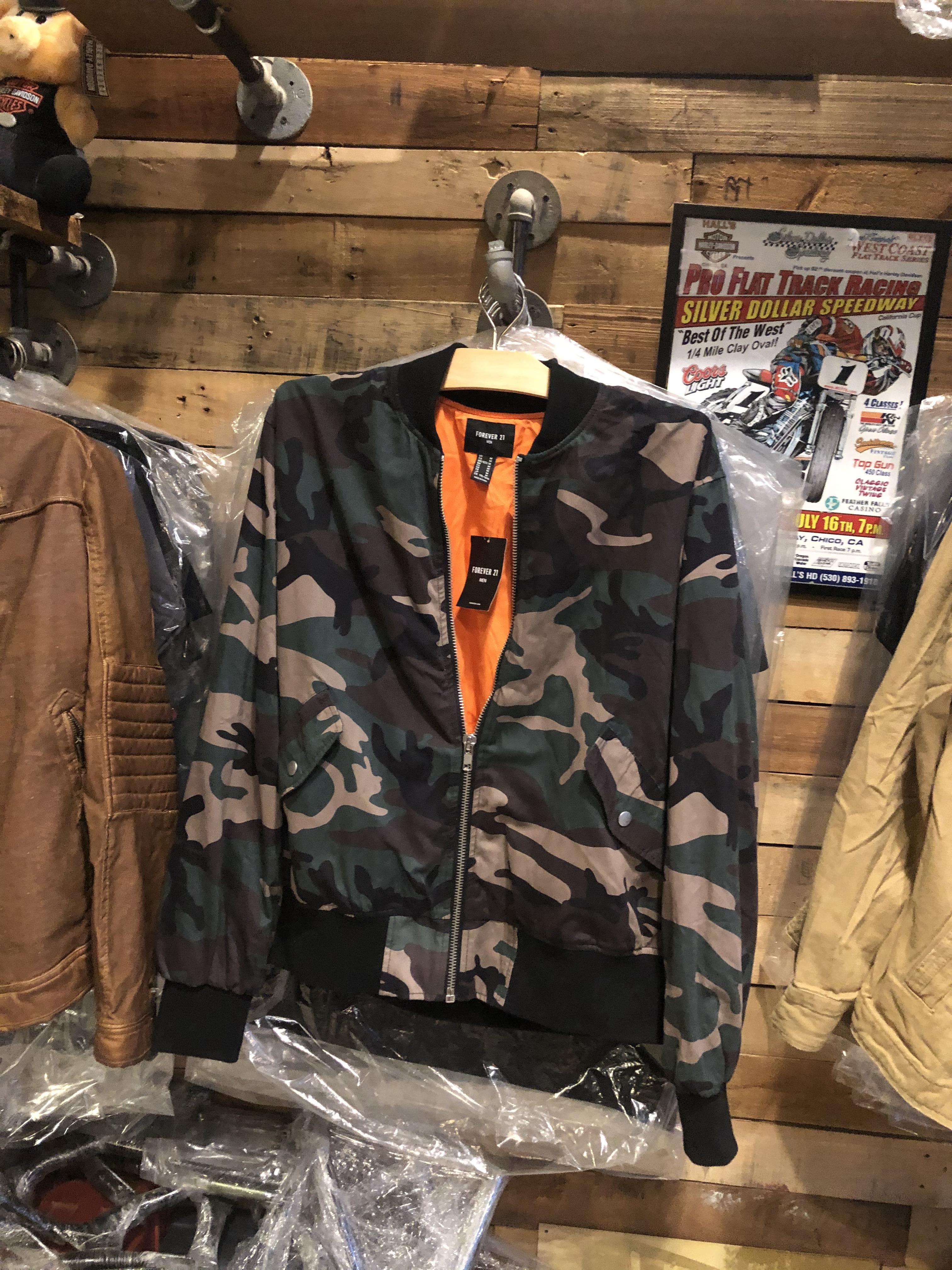 Forever21 เสื้อนอกลายพราง ทหาร เสื้อแจ็คเก็ตลายพราง เสื้อนอก แนวทหาร Forever21แพทเทินสวย เท่ห์ มาก คะ ลายพราง