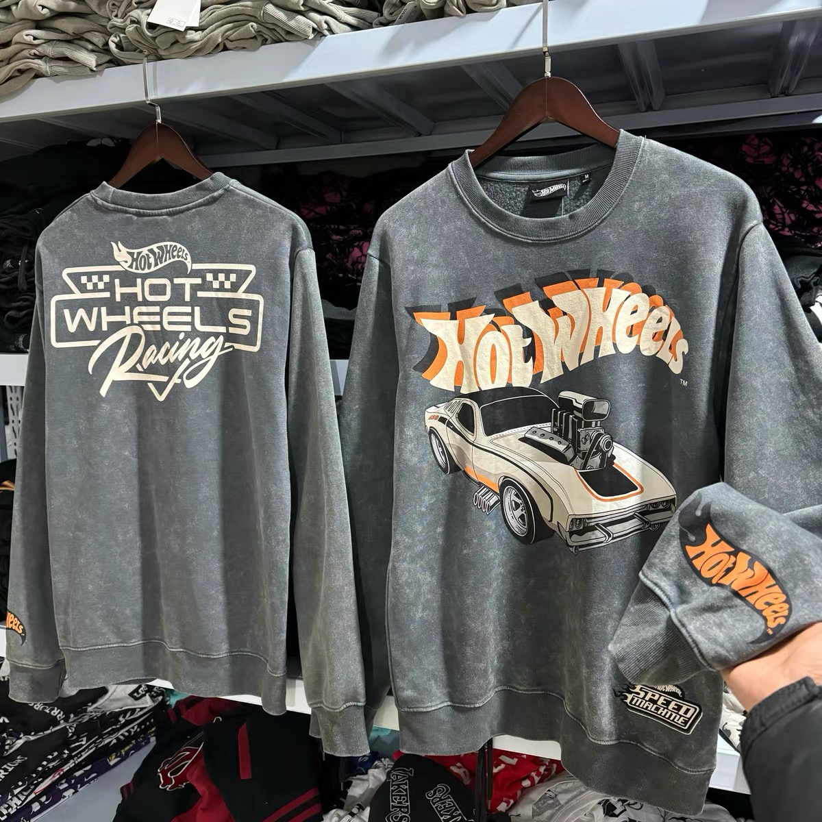 Hot wheel sweatshirt with Long Sleeves เสื้อวอร์ม สเวตเตอร์ starwars หน้ากาก แขนยาว ลาย สำเนา เขียว
