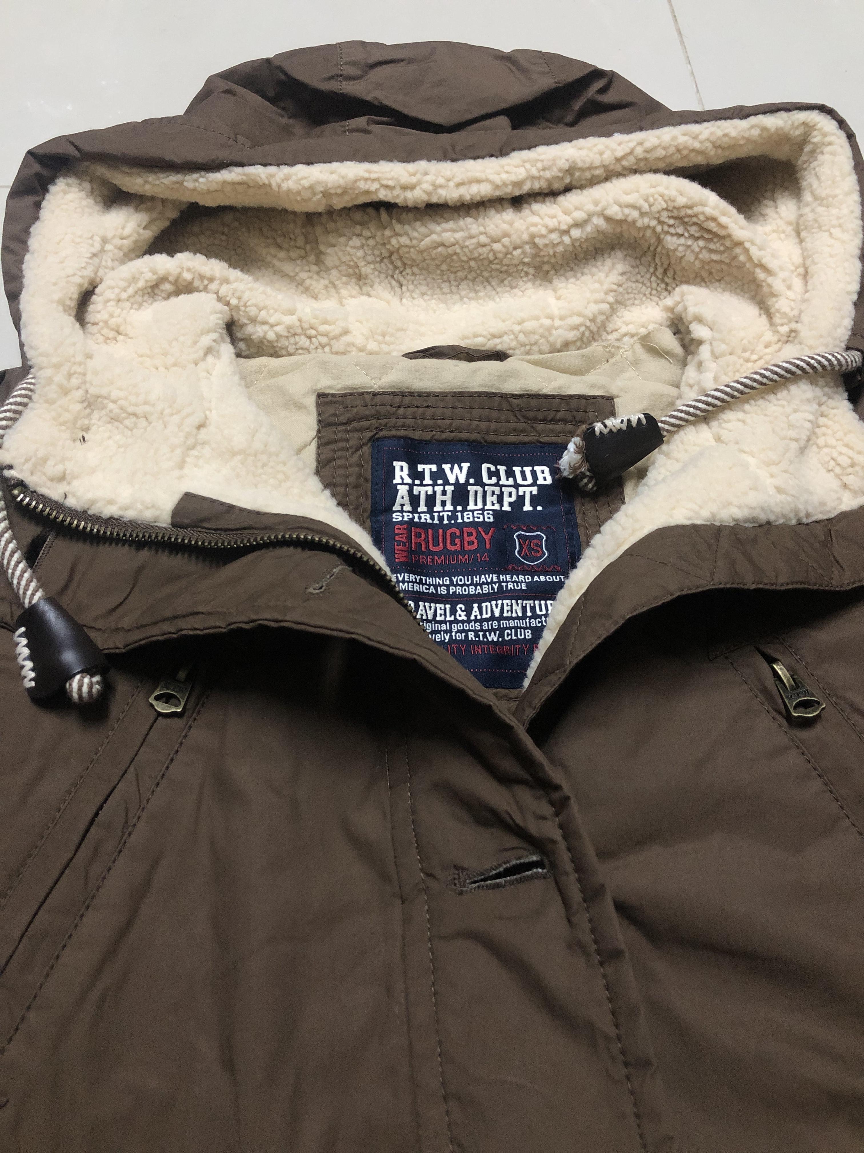 Rtw club เสื้อกันหนาว parka ปาร์ก้า โค้ทกันหนาว เสื้อฮูทเฟอร์ สีน้ำตาล แบรนด์ R.T.W. club ATH Dept แต่งขนเฟอร์ ซับขนอุ่นด้านใน น้ำตาล