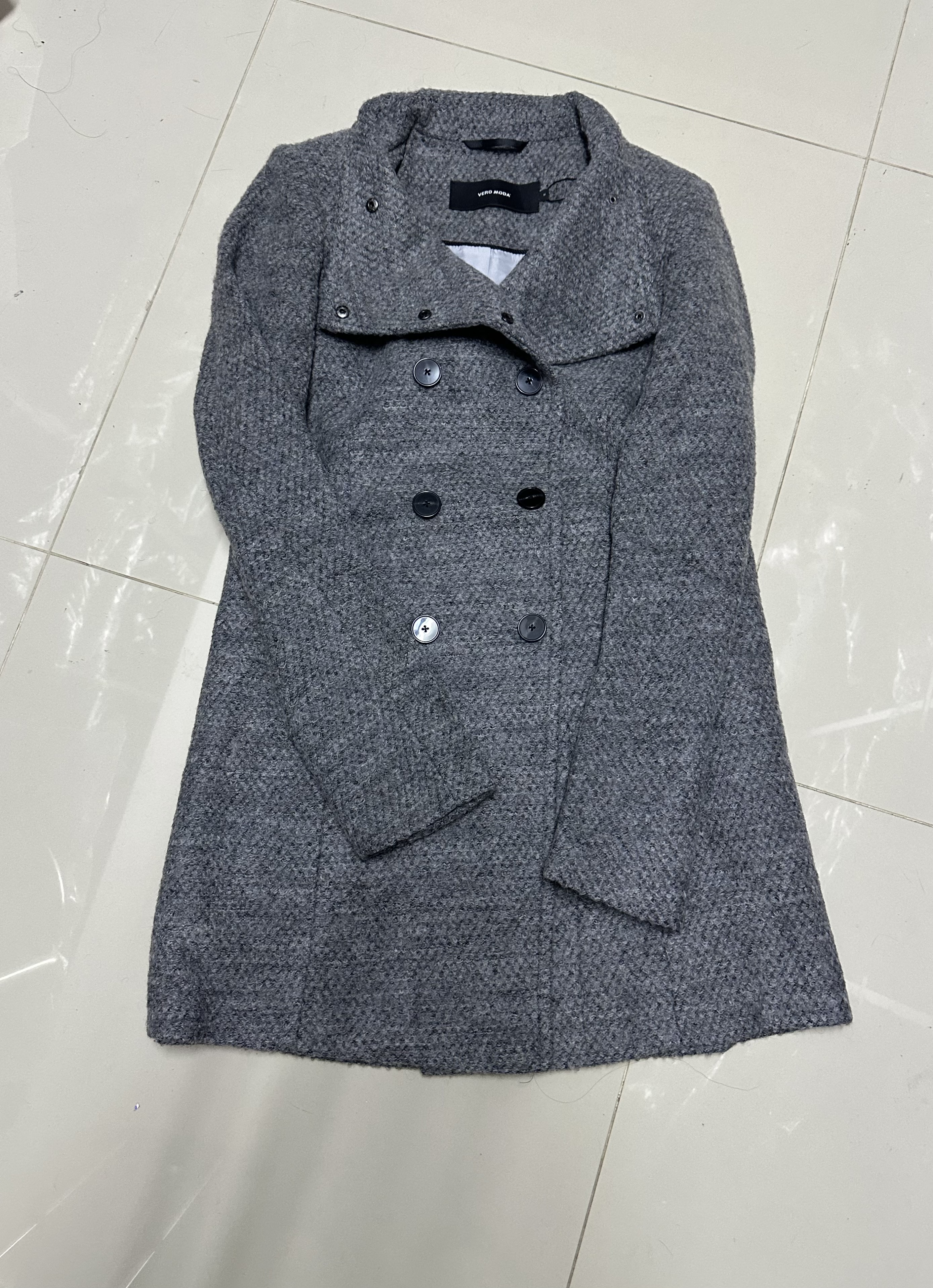 เสื้อโค้ท เสื้อกันหนาว เนื้อผ้าสักหลาดวูล สีเทา แบรนด์ vera moda