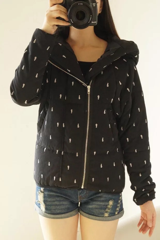 เสื้อกันหนาว เสื้อหนาวหมวกฮูท สีขาว บุนวมอุ่น พิมพ์ลายม้าน้ำ เนื้อผ้าเนียน นุ่ม. สินค้างานญี่ปุ่นคะ