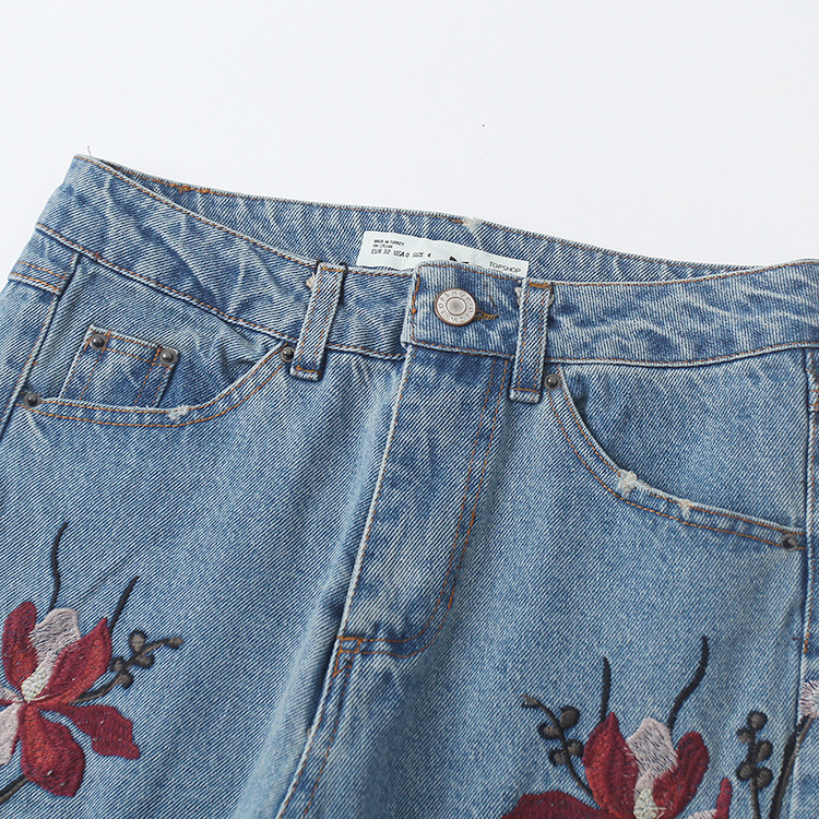 Topshop กางเกงยีนส์ กางเกงทรงตรง แต่งลายปักดอกไม้ เนื้อผ้าสวยทิ้งตัว topshop ยีนส์
