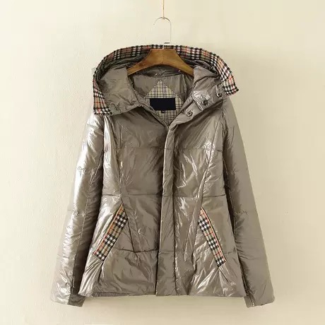เสื้อกันหนาว ขนห่าน แต่งฮูท สีนูทเบจกากี แบรนด์ BURBERRY บุนวมขนห่านแท้ 100% บุนวมไม่หนามากคะ