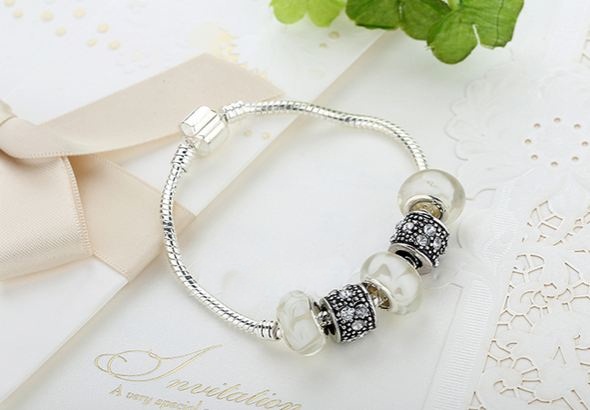 สร้อยข้อมือ Diy สไตล์ Pandora กำไลข้อมือ ใส่ Glass Bead สีขาว ไข่มุก สีสวย สลับ Charm ลายเงินโบราณ ใส่ เพชร CZ สวยหรู 395704