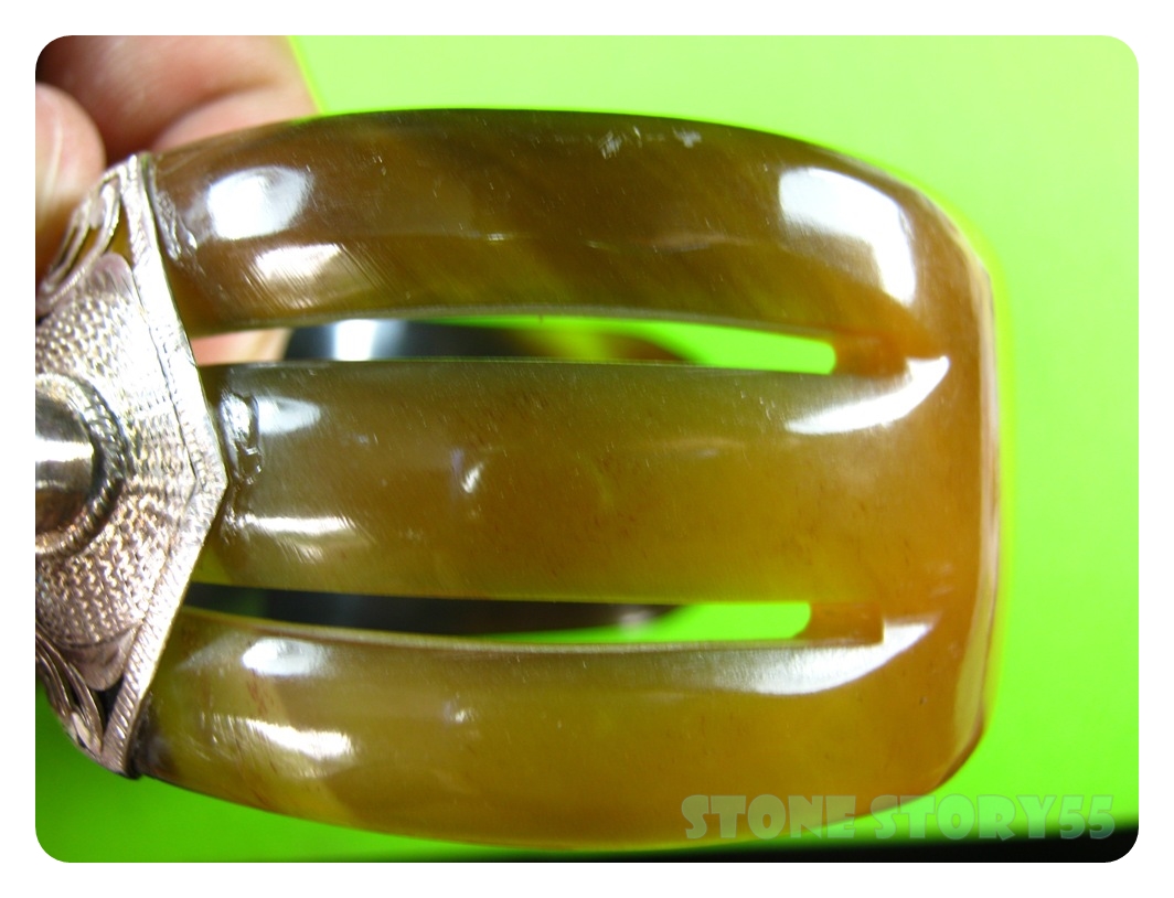 กำไลกระ จับเงินฝังพลอย(ขายแล้ว)