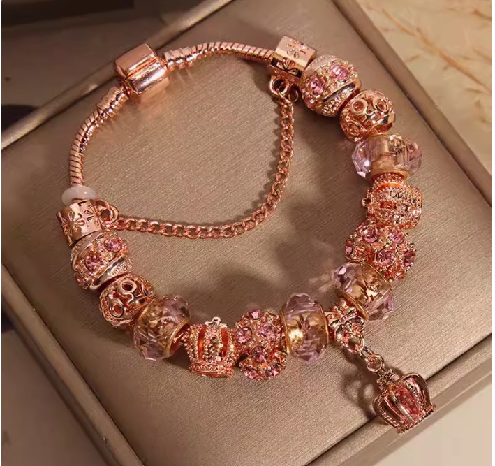 สร้อยข้อมือ สไตล์ pandora ร้อยเม็ดบีด เต็มเส้น สี Rose gold จี้ มงกุฏ แบบยุโรป สร้อยข้อมือสไตล์ ยุโรป 202406