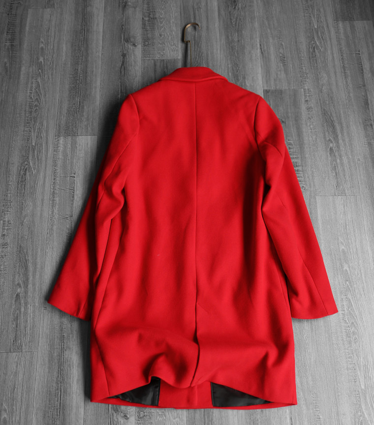 เสื้อโค้ท เสื้อโค้ทกันหนาว โค้ทสักหลาดสีแดง แบรนด์ STRADIVARIUS สำเนา