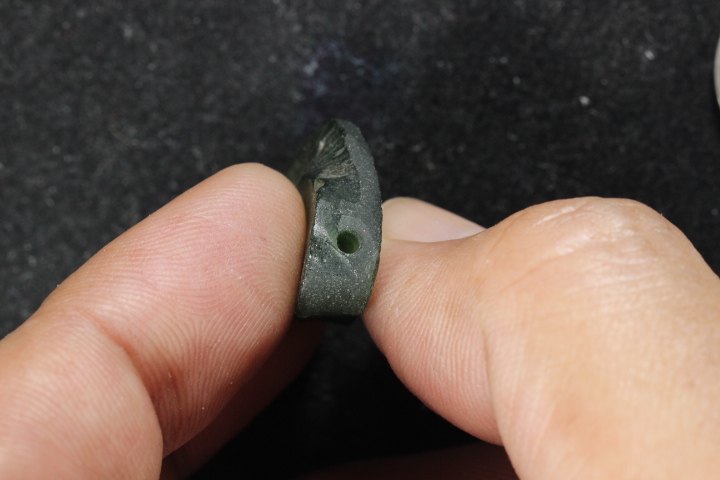 ลูกปัดบ้านเชียงเขียวเข้ม