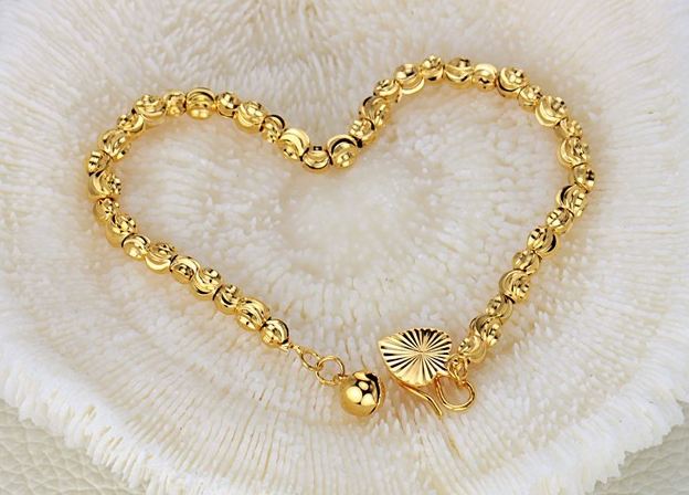 สร้อยข้อมือทอง สร้อยข้อมือ ออกงาน สร้อยข้อมือ ทอง 18 K ห้อยจี้ รูปใบไม้ ลายทอง เม็ดกลม โบราณ แบบสวย ใส่ออกงาน เครื่องประดับ สุดหรู 931107