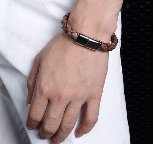 สร้อยข้อมือหนังถัก กำไลข้อมือ ผู้ชาย สายหนังแท้ ถัก เกลียวกลม สีน้ำตาล สร้อยหนัง เท่ ๆ มีระดับ 260817