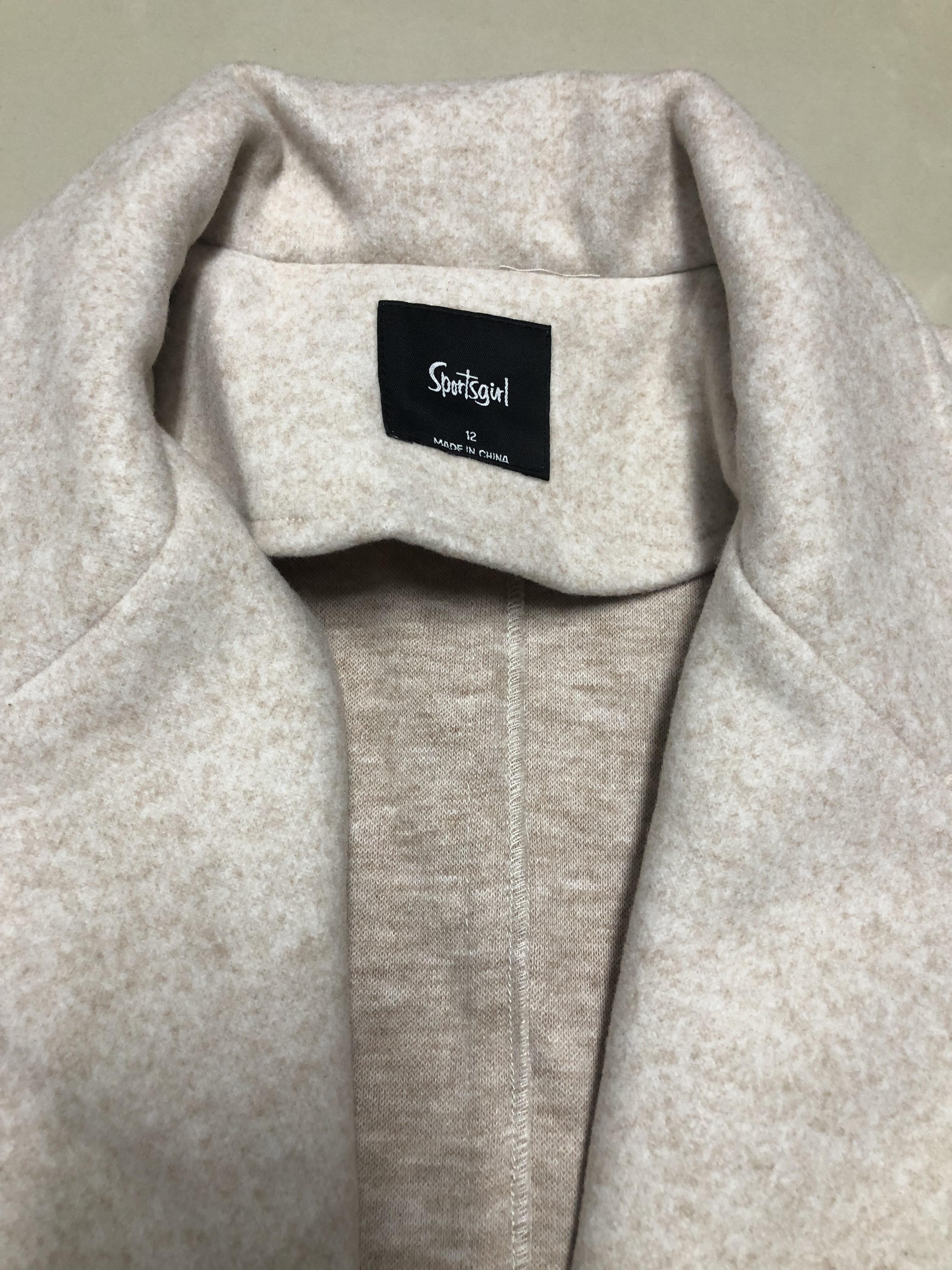 เสื้อโค้ดกันหนาว เสื้อกันหนาว overcoat โค้ทวูล สักหลาด ผสมวูล สีดำ แต่งคอปก กระดุมสองแถว แบรนด์ATCHING สำเนา สำเนา สำเนา สำเนา สำเนา ดำ