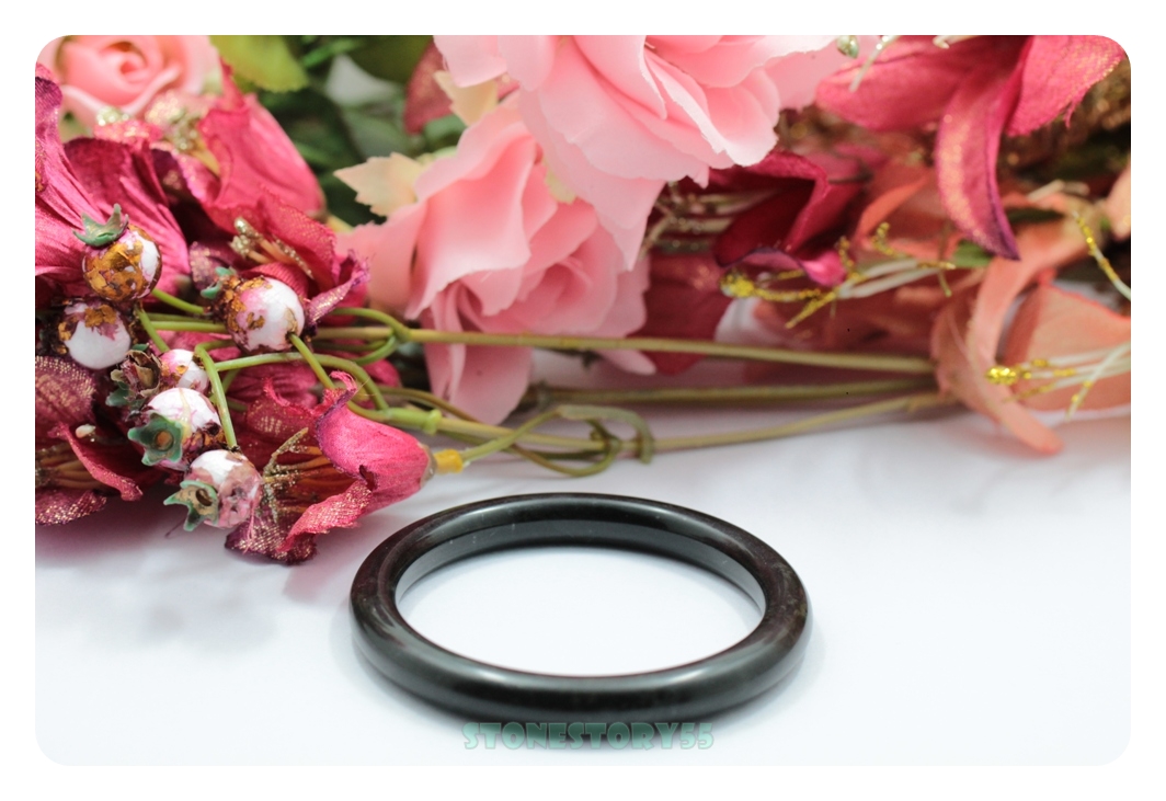 กำไลหยกดำ