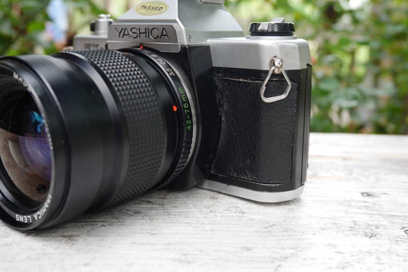 YASHICA FX-7 YASHICA LENS ML ZOOM 42-75MM.F3.5-4.5