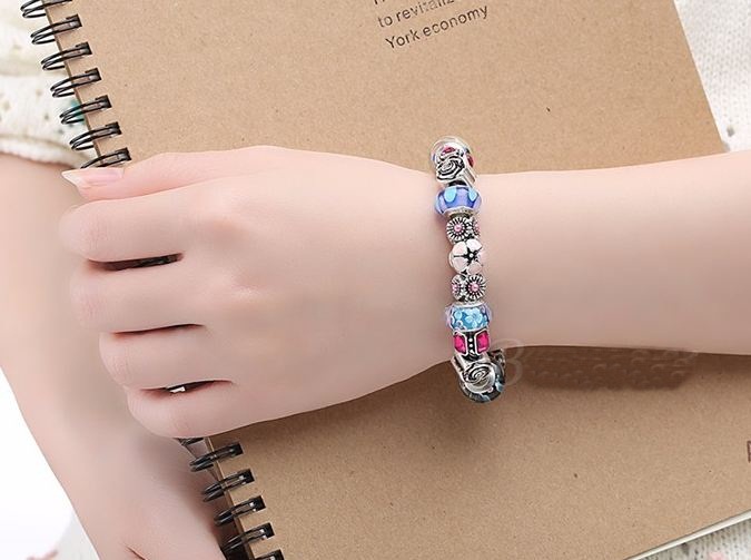 สร้อยข้อมือ Diy สร้อยข้อมือ Charm สไตล์ Pandora สร้อยข้อมือ ร้อยเม็ดบีด หลากสีสัน โทน สีฟ้า และ สีชมพู สวยหรู ของขวัญให้แฟน 873364