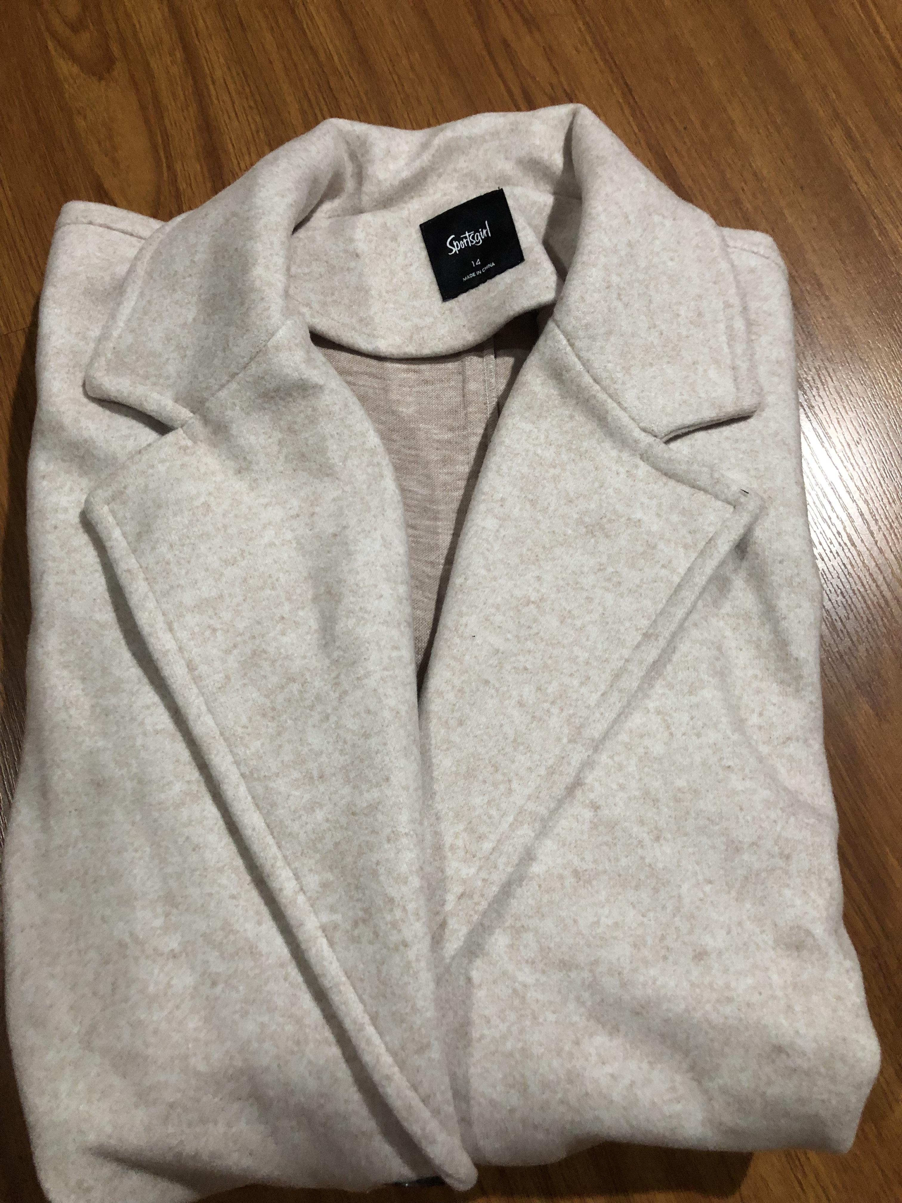เสื้อโค้ดกันหนาว เสื้อกันหนาว overcoat โค้ทวูล สักหลาด ผสมวูล สีดำ แต่งคอปก กระดุมสองแถว แบรนด์ATCHING สำเนา สำเนา สำเนา สำเนา สำเนา ดำ