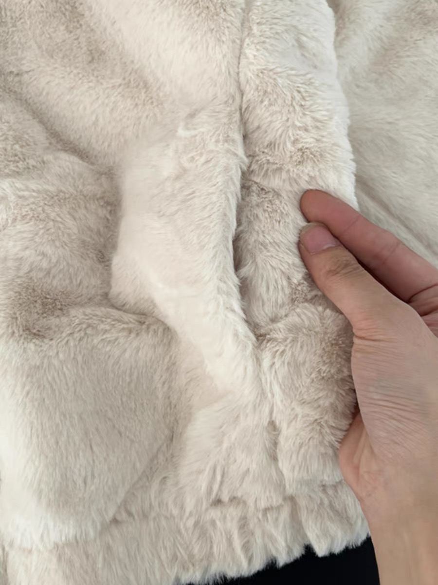 Page one เสื้อเฟอร์กันหนาว หมวกฮู้ด เสื้อขน Fluffy coat แบรนด์ page One สำเนา ดำ