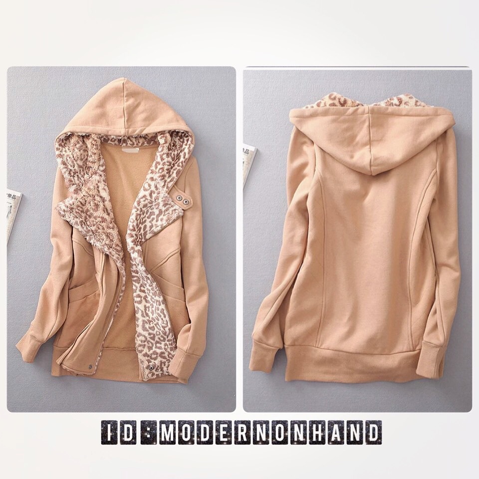 เสื้อกันหนาวติดฮูท สีเหลืองอมน้ำตาล มัสตาร์ด ด้านในซับขนลายเสือ โทนน้ำตาล แต่งซิบ เฉียงผ่าหน้า (WY040)Size M/L •M:ไหล่ 38 / อก 92/ยาว 66/แขนยาว 56 cm •L: ไหล่40/อก 98/ยาว 68/แขนยาว 57cm