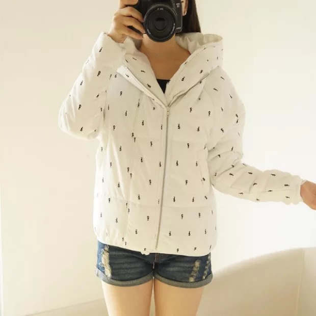เสื้อกันหนาว เสื้อหนาวหมวกฮูท สีขาว บุนวมอุ่น พิมพ์ลายม้าน้ำ เนื้อผ้าเนียน นุ่ม. สินค้างานญี่ปุ่นคะ