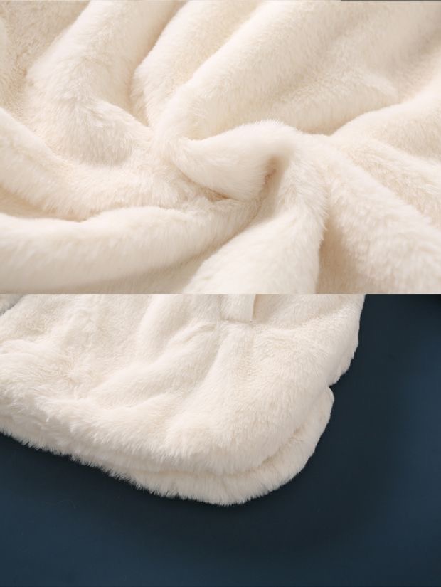 Forever21 เสื้อเฟอร์กันหนาว หมวกฮู้ด เสื้อขน แบรนด์ forever21 (FLUFFY COAT) ขาว