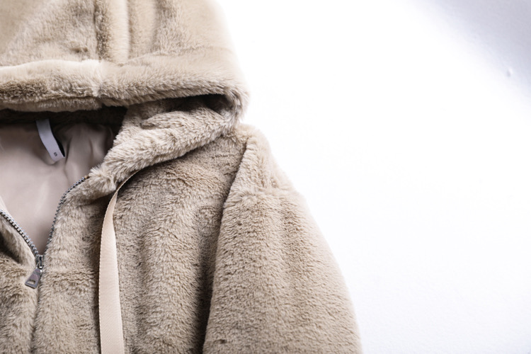 Page one เสื้อเฟอร์กันหนาว หมวกฮู้ด เสื้อขน Fluffy coat แบรนด์ page One ดำ