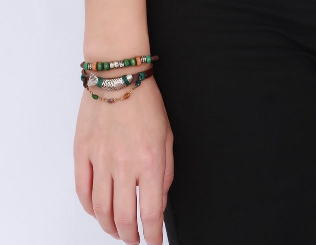สร้อยข้อมือ สายหนังแท้ สไตล์วินเทจ ร้อย จี้ปลา เงิน แบบสวย สุดคลาสสิค ใส่เม็ดบีด ทำจากไม้ ให้ความคลาสสิค สร้อยหนัง สวย ๆ 376555